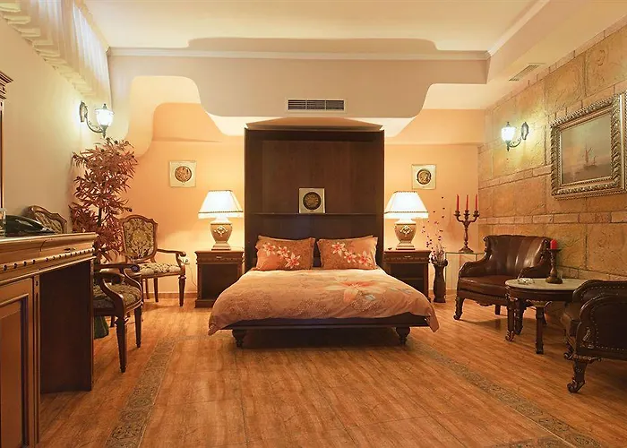 鲍里斯宫殿及餐厅精品酒店 4*