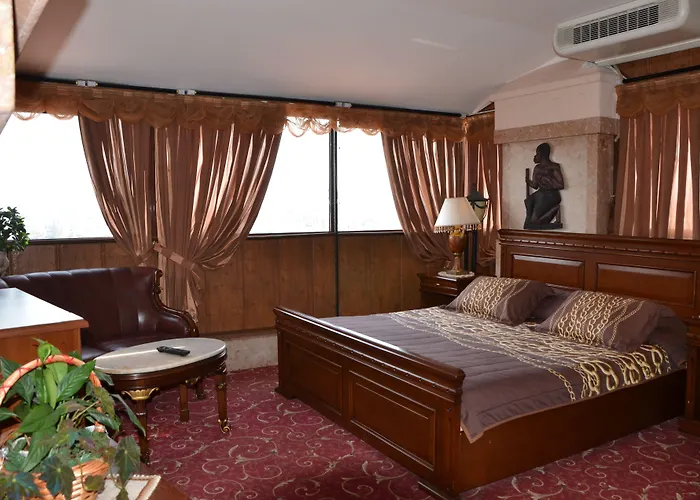 鲍里斯宫殿及餐厅精品酒店 4*