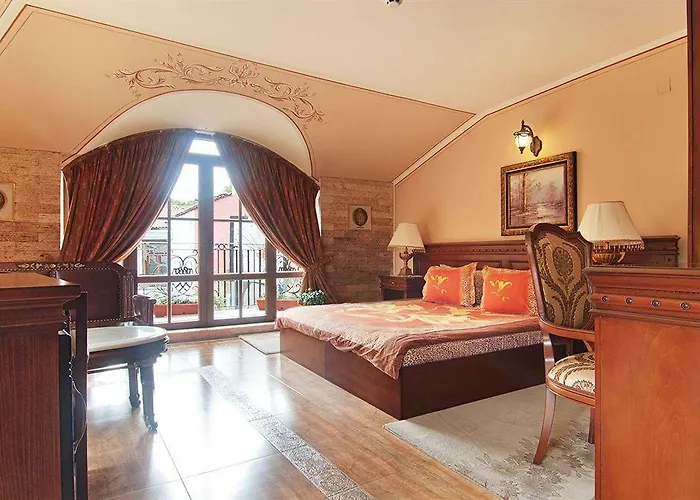 鲍里斯宫殿及餐厅精品酒店 4*