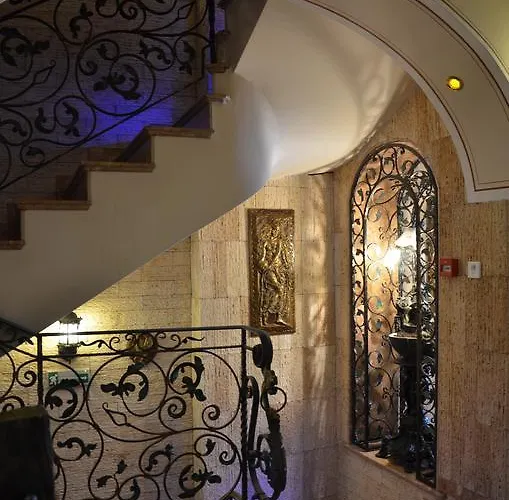 鲍里斯宫殿及餐厅精品酒店 酒店 4*