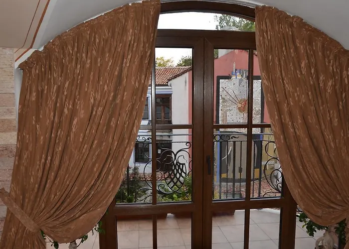 鲍里斯宫殿及餐厅精品酒店